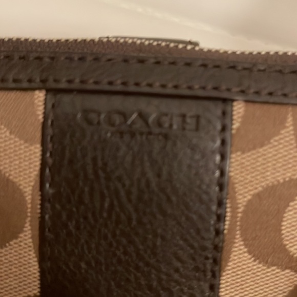 Coach signature wallet with zippered coin /card compartment - Picture 7 of 10